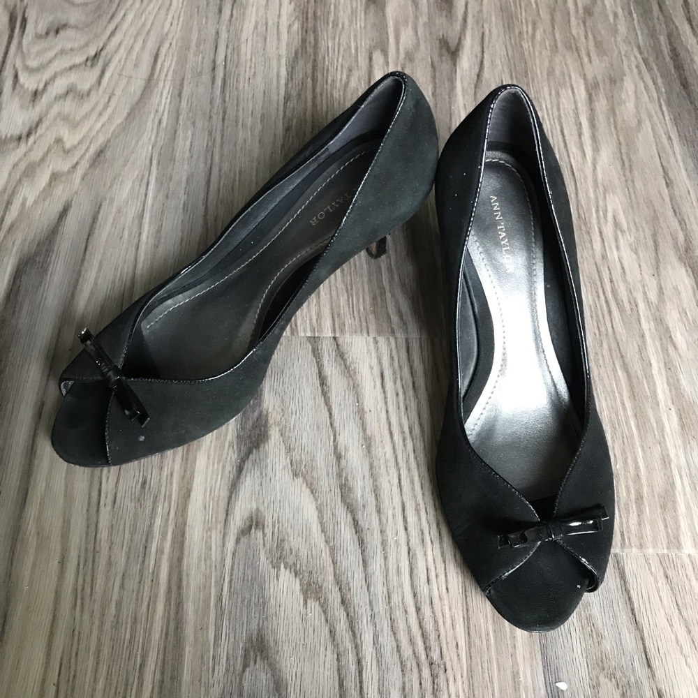 Ann Taylor Leather peep Toe Kitten Heels